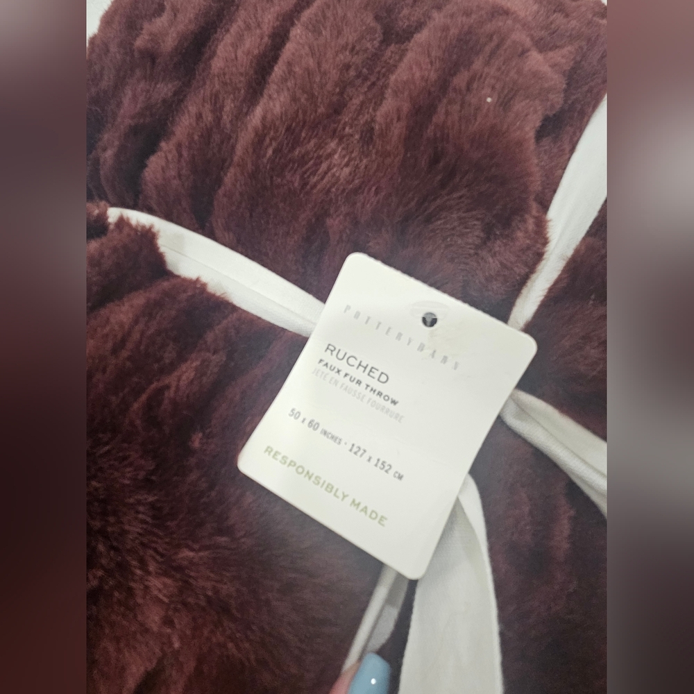 Pottery Barn Plush Faux Fur Throw in Burgundy - Picture 4 of 4